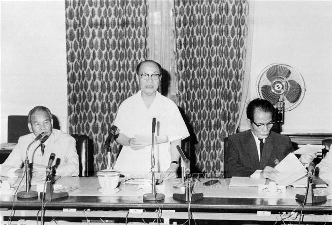 Ngày 21 và 22/2/1976, tại thành phố Sài Gòn – Gia Định, Hội đồng Bầu cử toàn quốc gồm 11 đại biểu miền Bắc  và 11 đại biểu miền Nam tổ chức họp Phiên thứ Nhất, bàn về việc bầu cử Quốc hội thống nhất trên cả nước. Trong ảnh: Đồng chí Trường Chính, Chủ tịch Ủy ban Thường vụ Quốc hội, Chủ tịch Hội đồng bầu cử phát biểu tại phiên họp (1976). Ảnh: TTXVN
