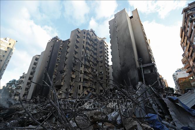Các tòa nhà bị phá hủy sau cuộc không kích của Israel tại Beirut, Liban. Ảnh: THX/TTXVN