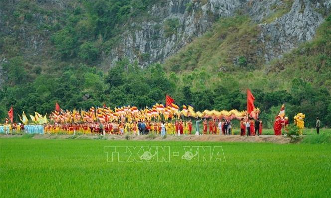Nghi lễ rước nước, một nét đặc sắc tại lễ hội di sản thế giới chùa Nhẫm Dương. Ảnh: TTXVN phát