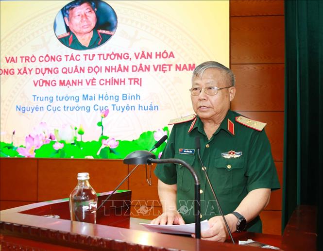 Trung tướng Mai Hồng Bỉnh, nguyên Cục trưởng Cục Tuyên huấn tham luận: Vai trò công tác tư tưởng, văn hóa của Đảng trong xây dựng Quân đội NDVN vững mạnh về chính trị. Ảnh: Trọng Đức - TTXVN