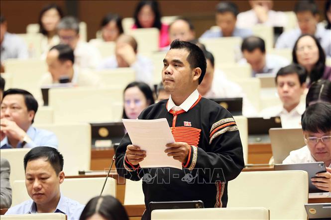 Đại biểu Quốc hội tỉnh Đắk Lắk Y Bhen KĐoh phát biểu. Ảnh: An Đăng - TTXVN