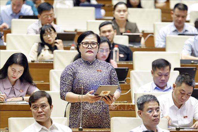 Đại biểu Quốc hội thành phố Huế Nguyễn Thị Sửu phát biểu. Ảnh: Doãn Tấn - TTXVN
