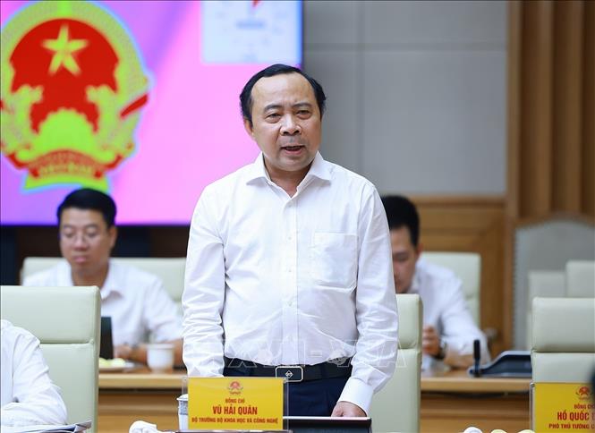 Bộ trưởng Bộ Khoa học và Công nghệ Vũ Hải Quân báo cáo tình hình phát triển khoa học, công nghệ. Ảnh: Dương Giang-TTXVN