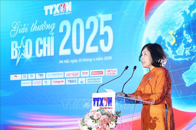 Nhà báo Nguyễn Hồng Hạnh, Phó Trưởng ban Tổ chức - Cán bộ, Phó Chủ tịch thường trực Liên chi hội nhà báo TTXVN báo cáo công tác tổ chức Giải. Ảnh: Phạm Tuấn Anh - TTXVN