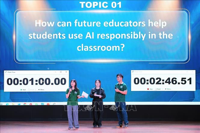 Phần thi Hùng biện của các đội thi HNUE English Challenge 2026. Ảnh: Lê Đông - TTXVN