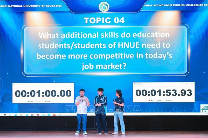 Phần thi hùng biện của các đội thi HNUE English Challenge 2026. Ảnh: Lê Đông - TTXVN