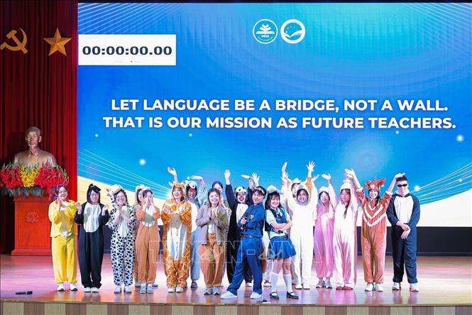 Phần thi Tài năng của các đội thi HNUE English Challenge 2026. Ảnh: Lê Đông - TTXVN