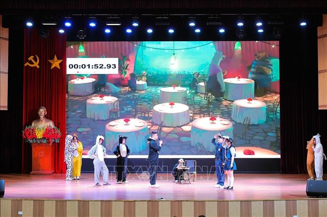 Phần thi Tài năng của các đội thi HNUE English Challenge 2026. Ảnh: Lê Đông - TTXVN