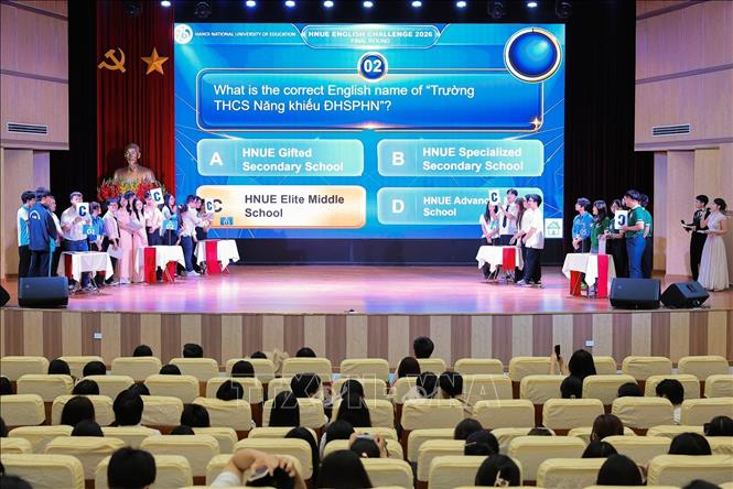 Phần thi Tìm hiểu của các đội thi HNUE English Challenge 2026. Ảnh: Lê Đông - TTXVN