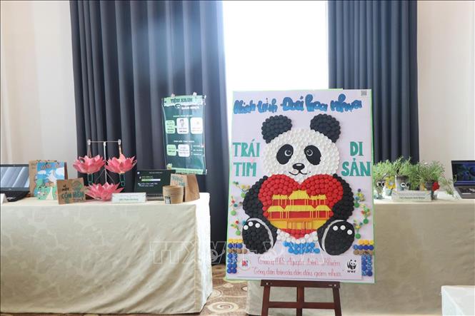 Khu vực trưng bày sản phẩm, dự án của các trường học. Ảnh: Mai Trang- TTXVN 