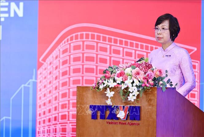 Đồng chí Vũ Việt Trang, Ủy viên Ban Thường vụ Đảng ủy các cơ quan Đảng Trung ương, Bí thư Đảng ủy, Tổng giám đốc TTXVN, Phó trưởng ban Tuyên giáo và Dân vận Trung ương, Chủ tịch Liên chi hội Nhà báo trình bày báo cáo. Ảnh: Minh Đức - TTXVN