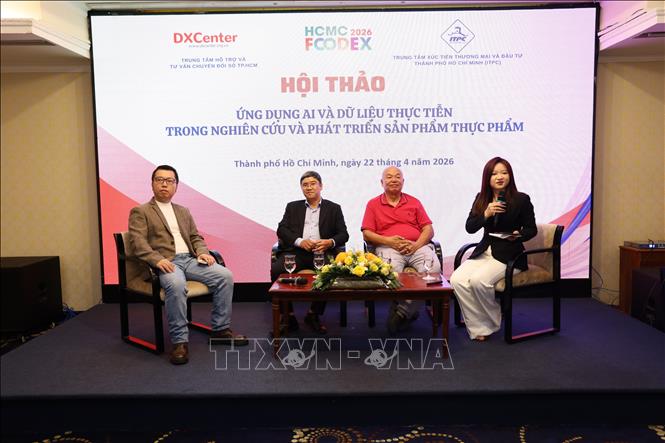 Các chuyên gia chia sẻ thông tin trong ngành thực phẩm tại hội thảo. Ảnh: Xuân Anh -TTXVN  