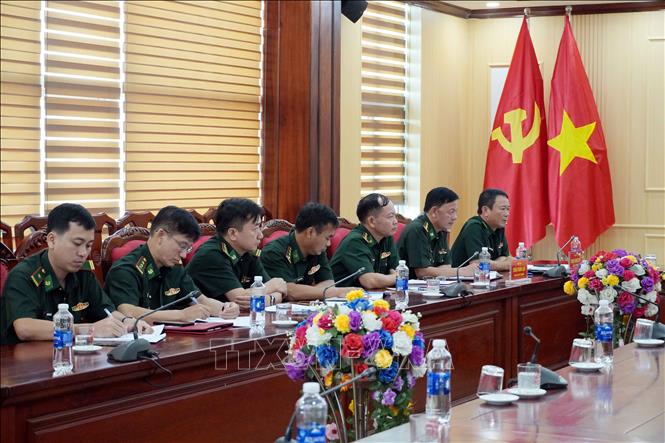 Lãnh đạo Ban Chỉ huy Bộ đội Biên phòng tỉnh Quảng Trị tại buổi làm việc. Ảnh: Tá Chuyên – TTXVN