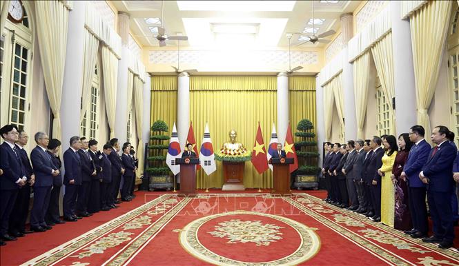 Tổng Bí thư, Chủ tịch nước Tô Lâm và Tổng thống Hàn Quốc Lee Jae Myung chủ trì họp báo chung. Ảnh: Thống Nhất - TTXVN