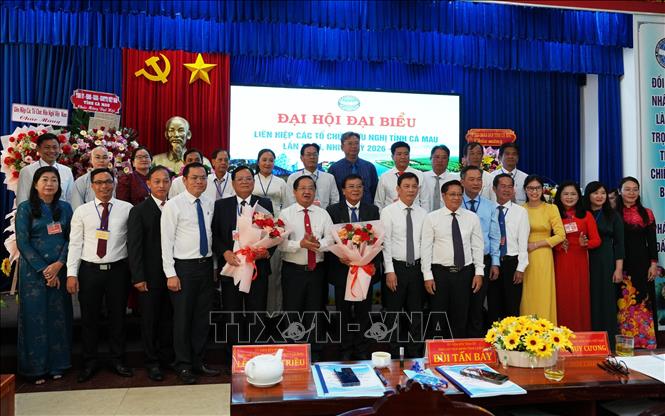 Ban chấp hành mới ra mắt Đại hội. Ảnh: Trung Hiếu - TTXVN  