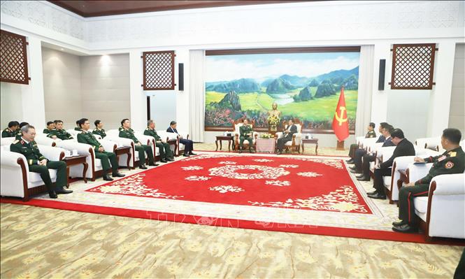 Tổng Bí thư, Chủ tịch nước Lào Thongloun Sisoulith tiếp Đại tướng Nguyễn Tân Cương và Đoàn đại biểu Quân đội nhân dân Việt Nam. Ảnh: Xuân Tú - PV TTXVN tại Lào