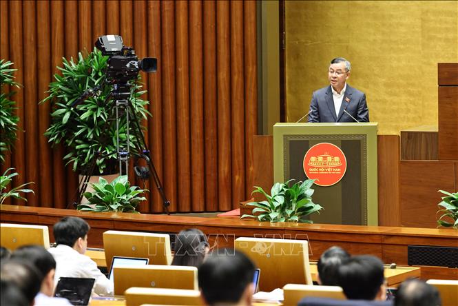 Bộ trưởng Bộ Tài chính Ngô Văn Tuấn giải trình, làm rõ một số vấn đề đại biểu Quốc hội nêu. Ảnh: Minh Đức - TTXVN