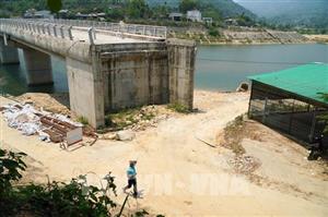 Cầu tiền tỷ “đắp chiếu” do “tắc” đường dẫn​