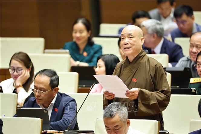 Hoà thượng Thích Bảo Nghiêm, Đại biểu Quốc hội thành phố Hà Nội phát biểu. Ảnh: Minh Đức - TTXVN