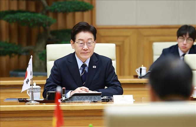 Tổng thống Hàn Quốc Lee Jae Myung phát biểu tại cuộc hội kiến Thủ tướng Lê Minh Hưng. Ảnh: Dương Giang – TTXVN
