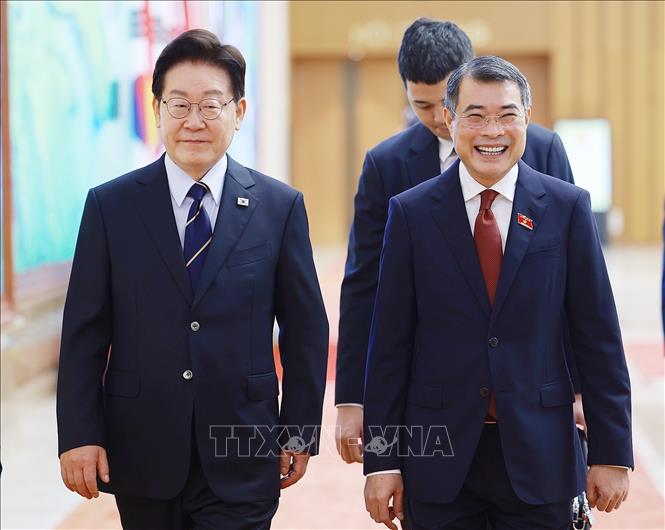 Prime Minister Le Minh Hung and RoK President Lee Jae Myung. VNA Photo: Dương Giang