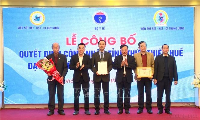 Ngành Y tế tỉnh Thừa Thiên - Huế nhận Quyết định của Viện Sốt rét - Ký sinh trùng - Côn trùng Trung ương công nhận đạt Tiêu chí loại trừ bệnh sốt rét trên quy mô toàn tỉnh. Ảnh: TTXVN phát