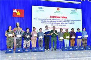 Sắt son tình quân - dân giữa trùng khơi