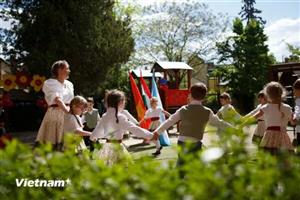 Giao lưu và giới thiệu văn hóa Việt Nam với trẻ thơ Hungary