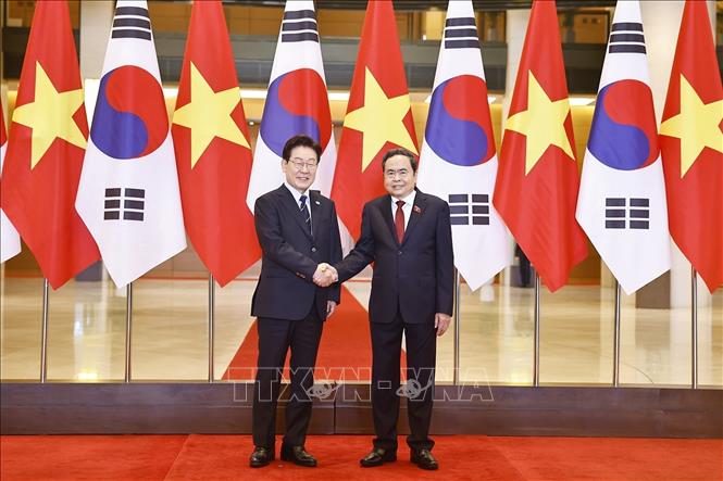 Chủ tịch Quốc hội Trần Thanh Mẫn hội kiến Tổng thống Hàn Quốc Lee Jae Myung. Ảnh: Doãn Tấn - TTXVN