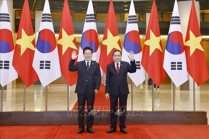 Chủ tịch Quốc hội Trần Thanh Mẫn hội kiến Tổng thống Hàn Quốc Lee Jae Myung. Ảnh: Doãn Tấn - TTXVN