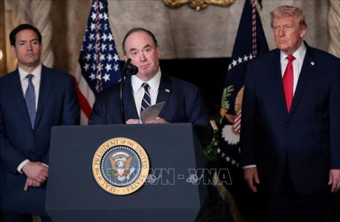 (Tư liệu) Bộ trưởng Hải quân Mỹ John C. Phelan phát biểu tại Mar-a-lago, Palm Beach, Florida, ngày 22/12/2025. Ảnh: REUTERS/TTXVN