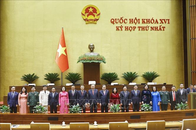 Lãnh đạo Đảng, Nhà nước chụp ảnh lưu niệm với đoàn đại biểu Quốc hội tỉnh Quảng Trị . Ảnh: Doãn Tấn - TTXVN