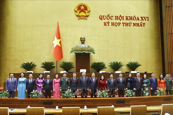 Lãnh đạo Đảng, Nhà nước chụp ảnh lưu niệm với đoàn đại biểu Quốc hội tỉnh Thái Nguyên. Ảnh: Doãn Tấn - TTXVN