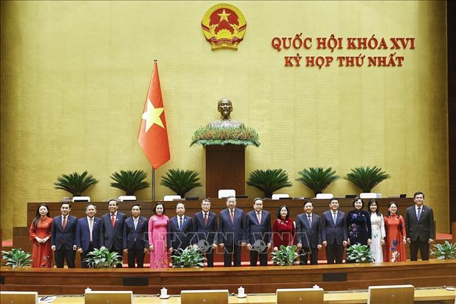 Lãnh đạo Đảng, Nhà nước chụp ảnh lưu niệm với đoàn đại biểu Quốc hội tỉnh Hà Tĩnh. Ảnh: Doãn Tấn - TTXVN