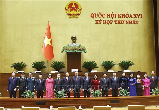 Lãnh đạo Đảng, Nhà nước chụp ảnh lưu niệm với đoàn đại biểu Quốc hội tỉnh Khánh Hoà. Ảnh: Doãn Tấn - TTXVN