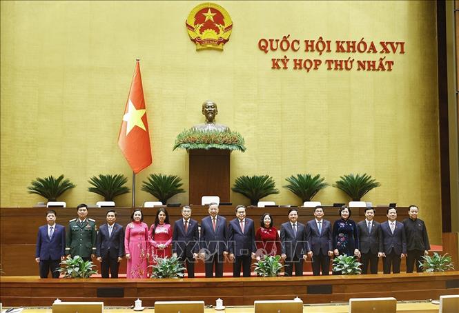 Lãnh đạo Đảng, Nhà nước chụp ảnh lưu niệm với đoàn đại biểu Quốc hội tỉnh Lạng Sơn. Ảnh: Doãn Tấn - TTXVN