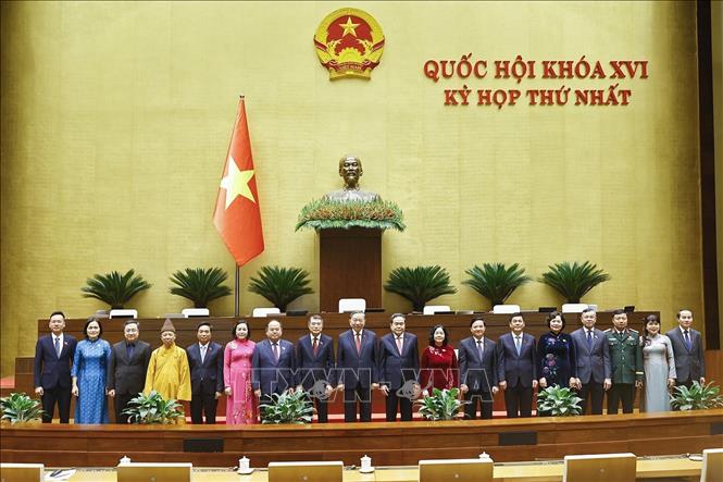 Lãnh đạo Đảng, Nhà nước chụp ảnh lưu niệm với đoàn đại biểu Quốc hội tỉnh Quảng Ninh. Ảnh: Doãn Tấn - TTXVN