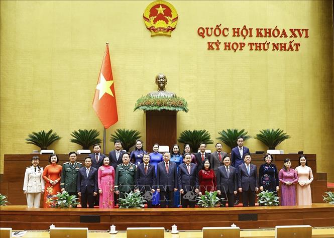 Lãnh đạo Đảng, Nhà nước chụp ảnh lưu niệm với đoàn đại biểu Quốc hội tỉnh Đồng Tháp. Ảnh: Doãn Tấn - TTXVN