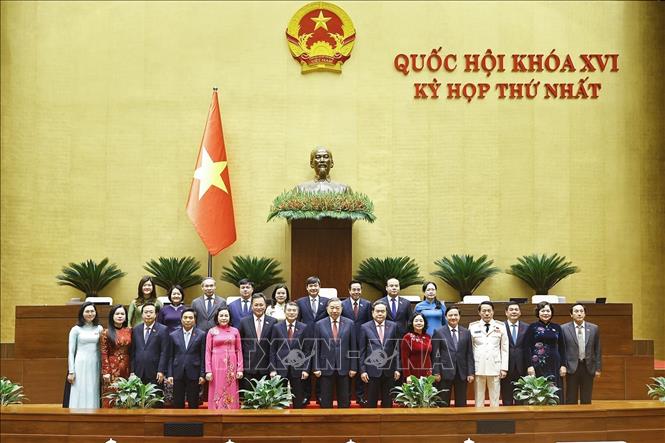 Lãnh đạo Đảng, Nhà nước chụp ảnh lưu niệm với đoàn đại biểu Quốc hội tỉnh Hưng Yên. Ảnh: Doãn Tấn - TTXVN