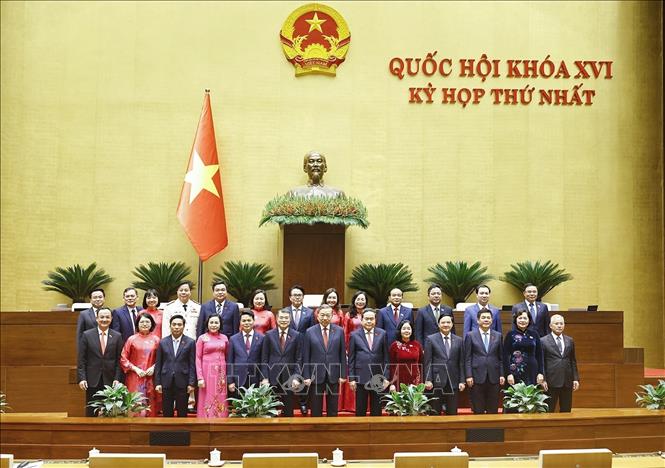 Lãnh đạo Đảng, Nhà nước chụp ảnh lưu niệm với đoàn đại biểu Quốc hội thành phố Hải Phòng. Ảnh: Doãn Tấn - TTXVN