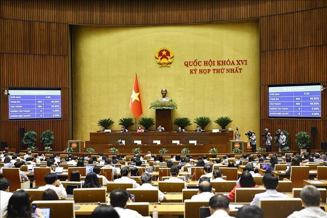 Quốc hội biểu quyết thông qua Luật sửa đổi, bổ sung một số điều của Luật Trợ giúp pháp lý. Ảnh: Doãn Tấn - TTXVN