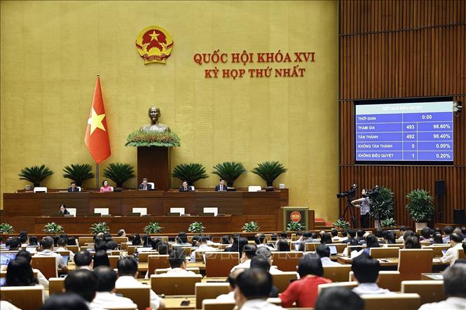 Quốc hội biểu quyết thông qua Luật Tiếp cận thông tin (sửa đổi). Ảnh: Doãn Tấn - TTXVN