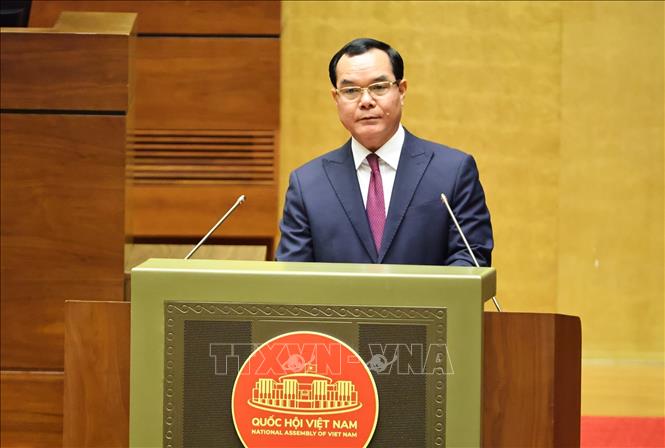 Bộ trưởng Bộ Dân tộc và Tôn giáo Nguyễn Đình Khang giải trình, làm rõ một số vấn đề đại biểu Quốc hội nêu. Ảnh: Minh Đức – TTXVN