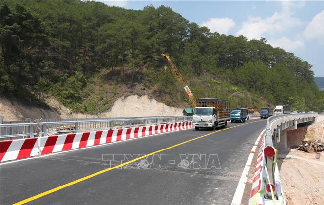 Cầu cạn Xuân Hương bắc qua điểm sạt lở trên đèo Mimosa (thuộc quốc lộ 20, cửa ngõ Đà Lạt, Lâm Đồng) được thông xe ngay trước dịp lễ Giỗ Tổ 2026. Ảnh: Nguyễn Dũng – TTXVN
