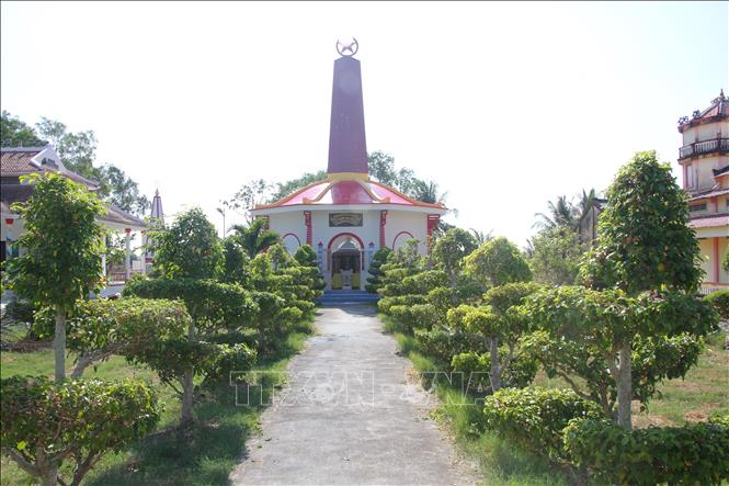 Đền thờ Trung Liệt Thánh và Nhà Bia ghi danh đã được sửa chữa, hoàn thiện. Ảnh: Chanh Đa - TTXVN