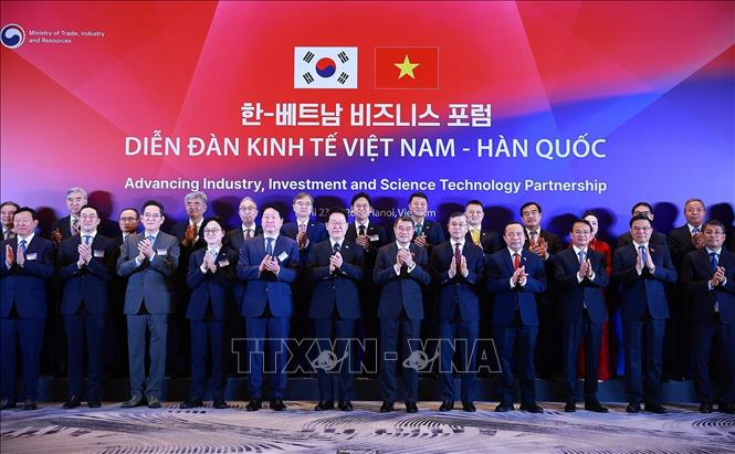 Thủ tướng Lê Minh Hưng và Tổng thống Hàn Quốc Lee Jae Myung cùng các đại biểu dự Diễn đàn kinh tế Việt Nam – Hàn Quốc. Ảnh: Dương Giang – TTXVN
