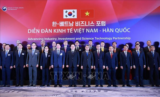 Thủ tướng Lê Minh Hưng và Tổng thống Hàn Quốc Lee Jae Myung cùng các đại biểu dự Diễn đàn kinh tế Việt Nam – Hàn Quốc. Ảnh: Dương Giang – TTXVN
