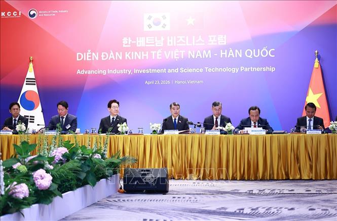 Thủ tướng Lê Minh Hưng và Tổng thống Hàn Quốc Lee Jae Myung dự Toạ đàm bàn tròn với doanh nghiệp Việt Nam và Hàn Quốc. Ảnh: Dương Giang – TTXVN
