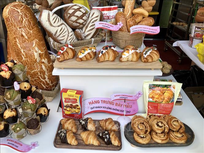 Phong phú sản phẩm bánh mì được giới thiệu tại lễ hội. Ảnh: Mỹ Phương - TTXVN
