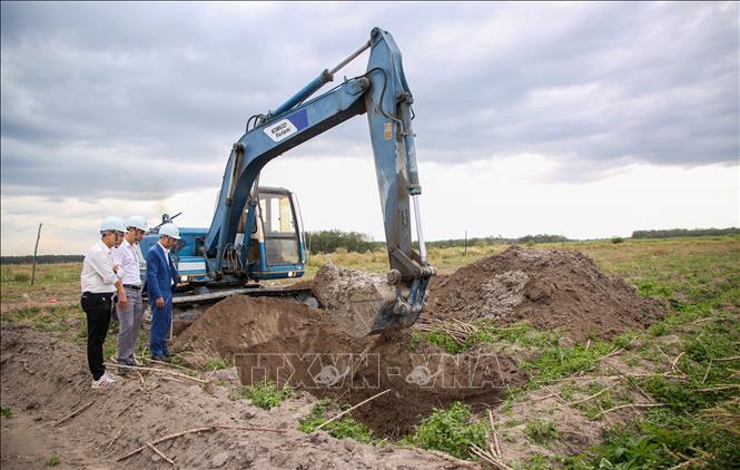 Các dự án nông nghiệp công nghệ cao đang được xây dựng tại các vùng biên Tây Ninh góp phần tạo việc làm ổn định cho người dân. Ảnh: Giang Phương - TTXVN